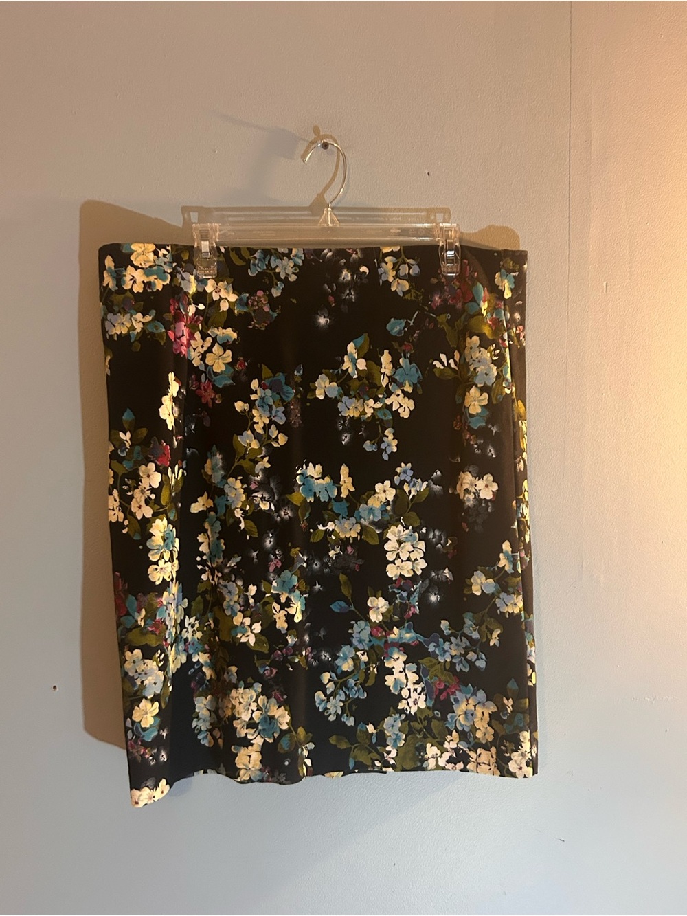 Floral Black Pencil Skirt with Blue & White Blossoms j Jill size 2x